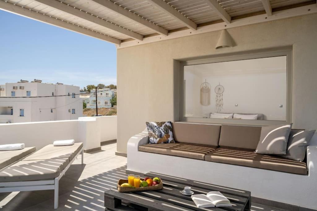 In The Heart Of Fira & Free Pool - Nychteri Suite Exterior photo