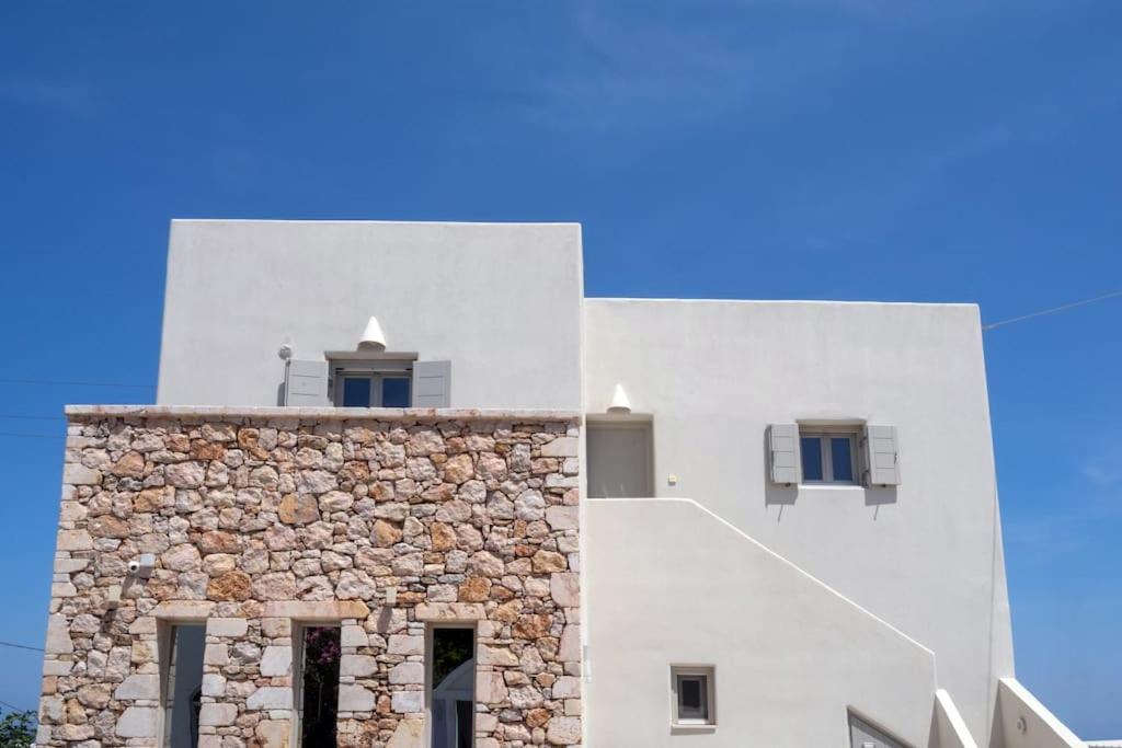 In The Heart Of Fira & Free Pool - Nychteri Suite Exterior photo